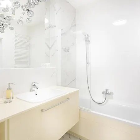 شقة H2 Apartment- Gasiorowskich 4 - Parking Podziemny - Self Check In 24h - Mtp Targi - Pkp - Sklep Netto W Budynku *